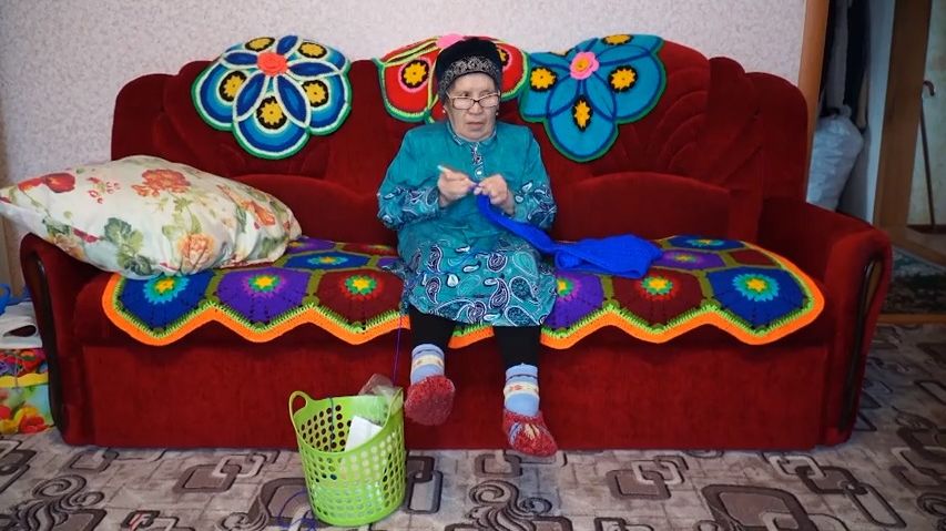 Video: Oblečení od sibiřských babiček zahřeje a zároveň pomáhá potřebným
